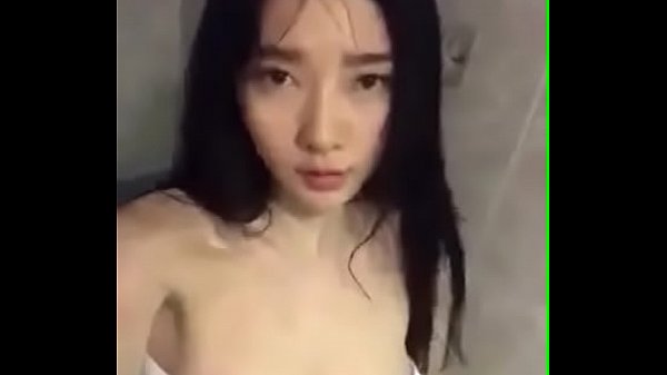 Gái Trung quốc thủ dâm trong bồn tắm 1 mình