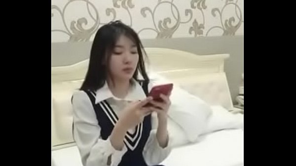 Quay lén em gái ruột mặc quần áo