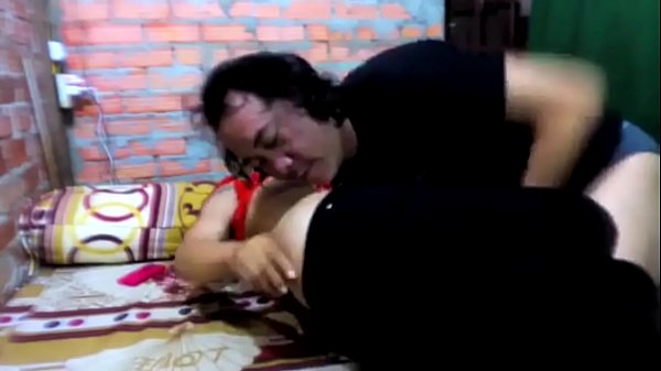 Vợ chồng già cởi quần ôn lại chuyện cũ