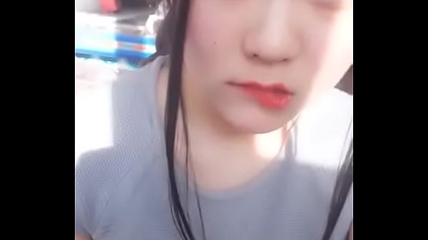 Em gái cute bú cu trai