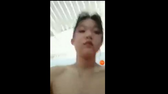 Em nữ sinh 18 tuổi đã biết chat sex